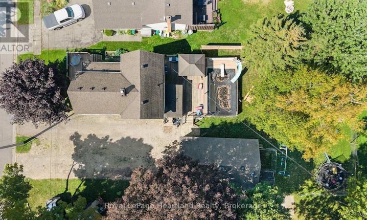 555 Raglan Street