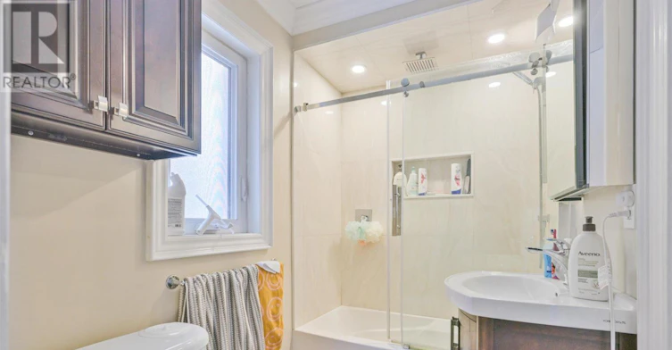 MAIN FLOOR-63 Burnaby Boulevard, Toronto, ON, M5N 1G3 - 10