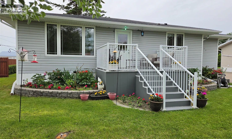 320 6th Street W