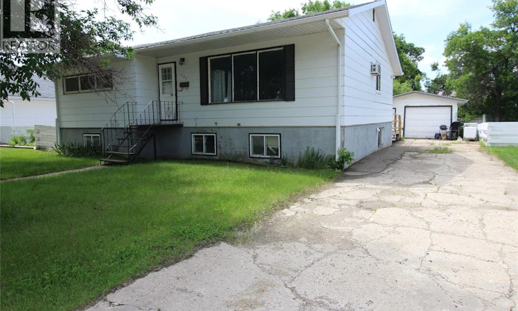 537 4th Street W