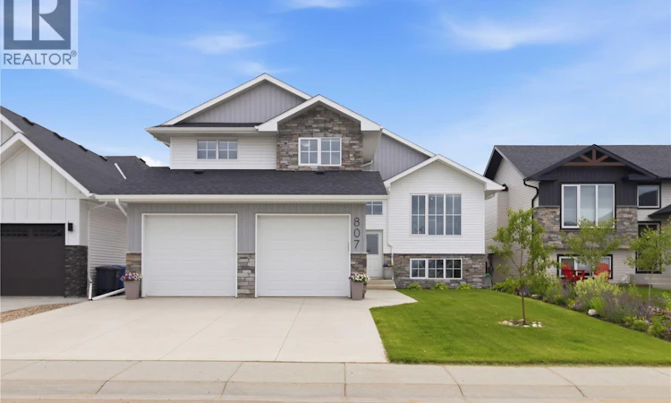 807 Weir Crescent