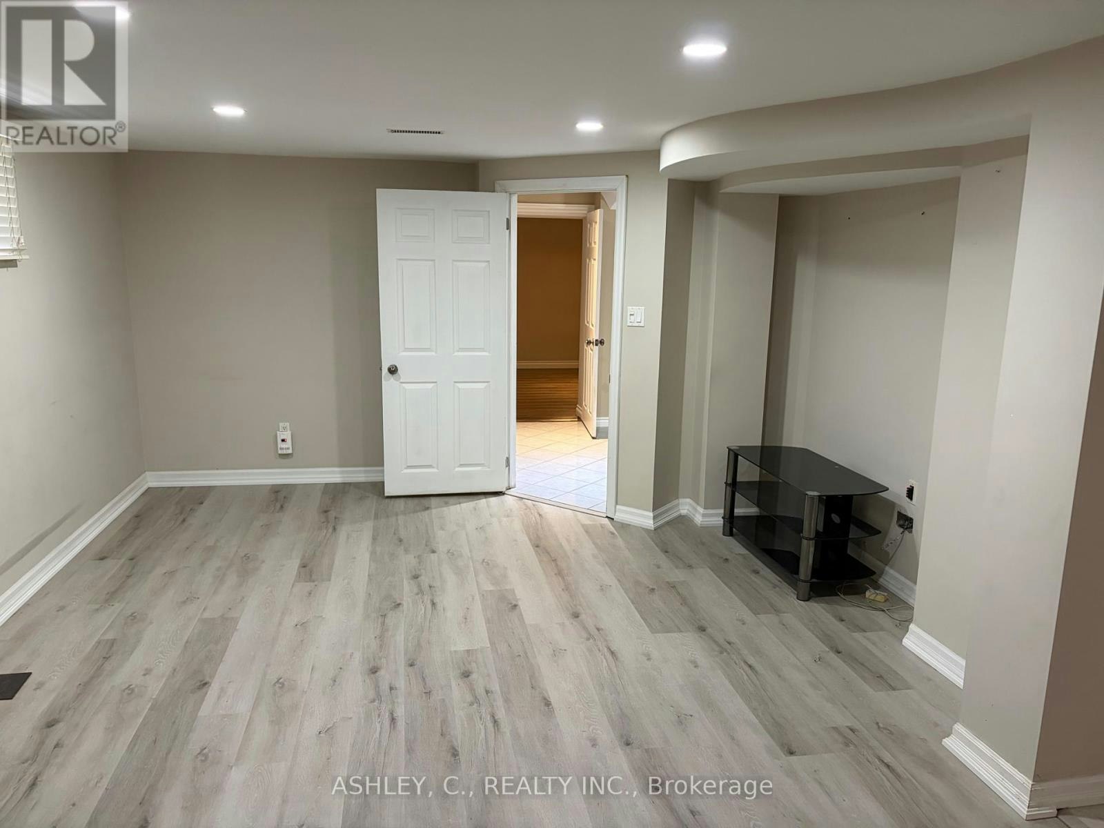 BSMT-267 King Street E, Mississauga, ON, L5A 1T4 - 3