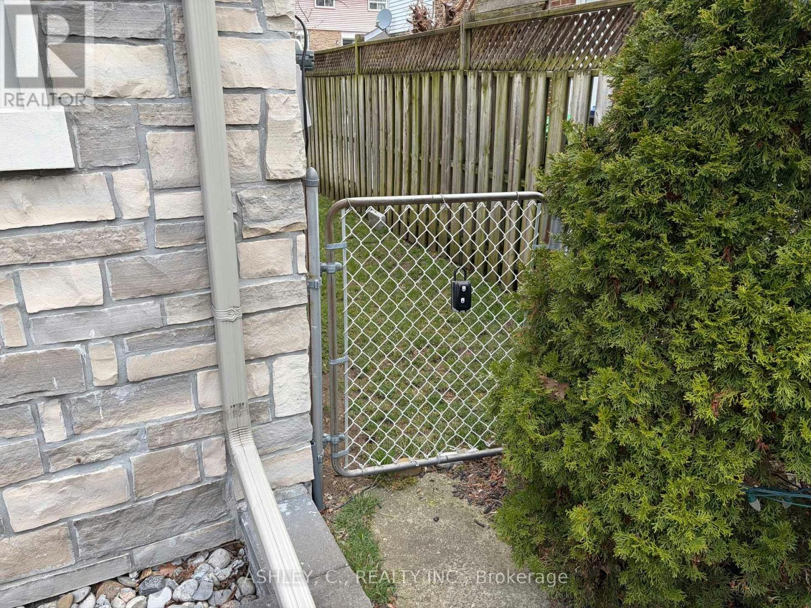 BSMT-267 King Street E, Mississauga, ON, L5A 1T4 - 9