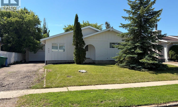 565 32nd Street W