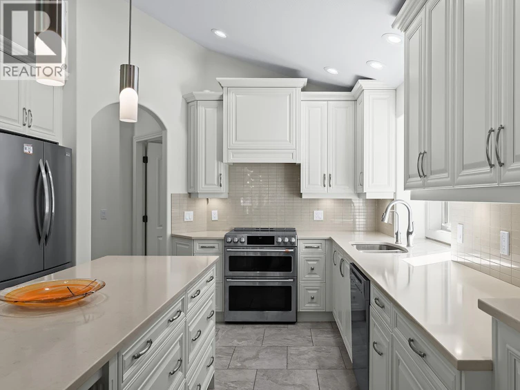 4332 S Gallaghers Forest Road, Kelowna, BC, V1W 4X3 - 14
