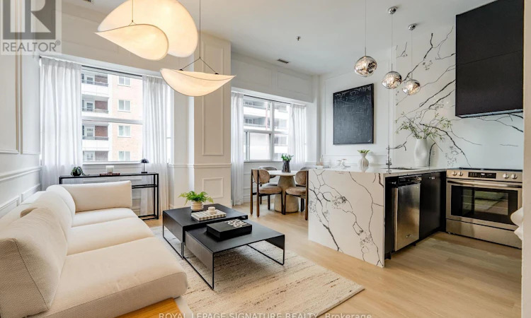 403-700 King Street W