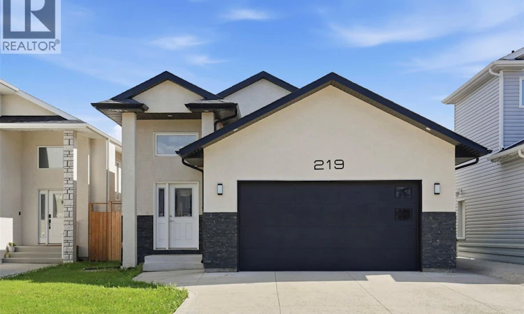 219 Ells Crescent