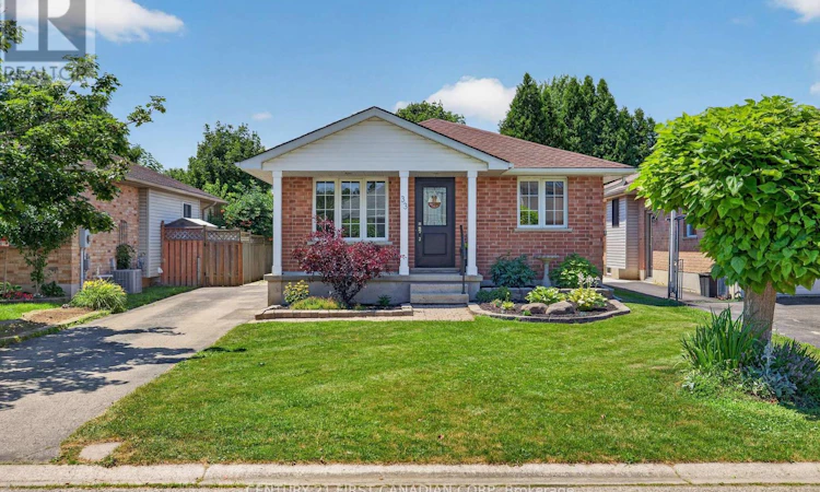33 Oldewood Crescent