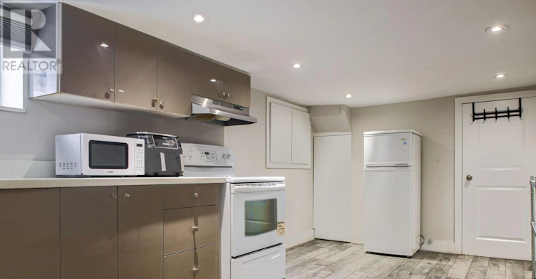 330 Athol Street E, Oshawa, ON, L1H 1L1 - 4