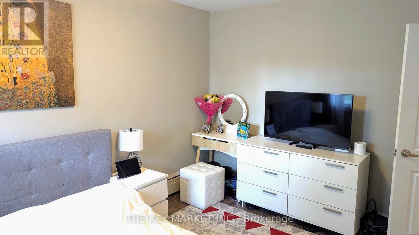2-211 St Clements Avenue, Toronto, ON, M4R 1H3 - 34