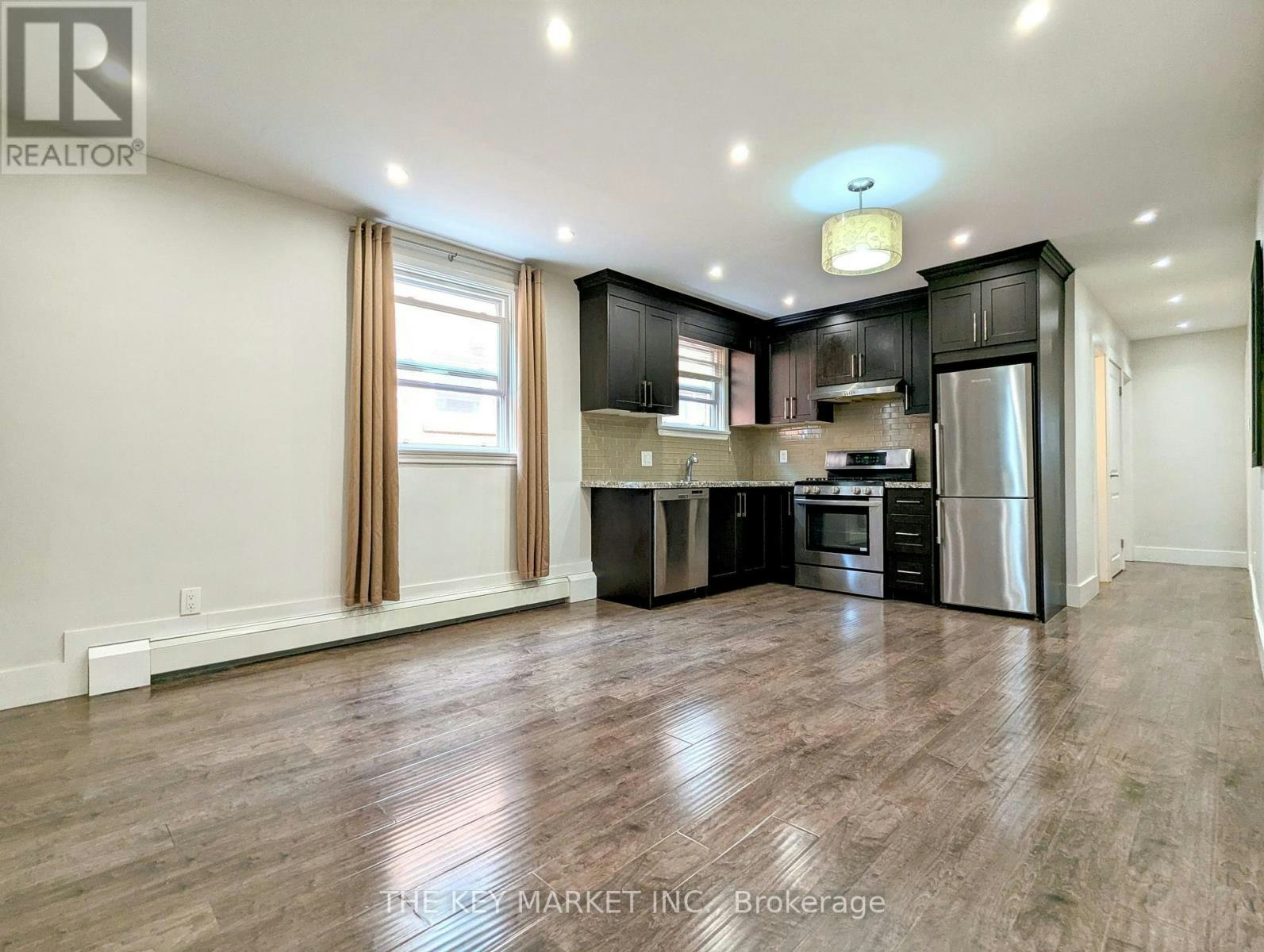 2-211 St Clements Avenue, Toronto, ON, M4R 1H3