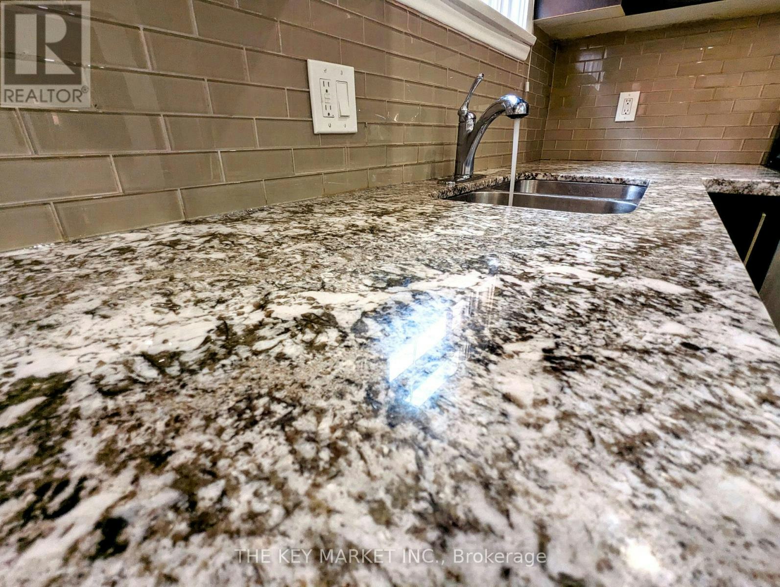 2-211 St Clements Avenue, Toronto, ON, M4R 1H3 - 10
