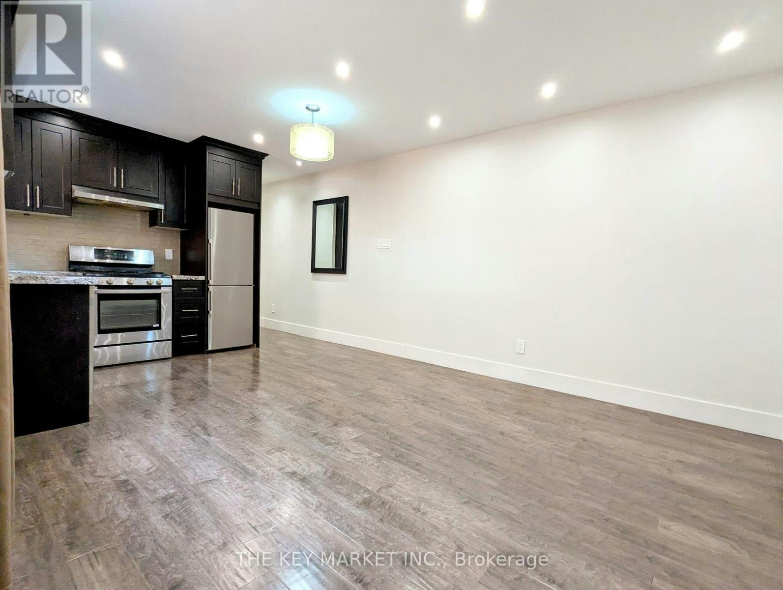 2-211 St Clements Avenue, Toronto, ON, M4R 1H3 - 8