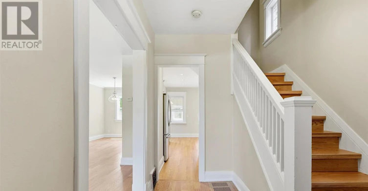 289 Wolverleigh Boulevard, Toronto, ON, M4C 1S3 - 5