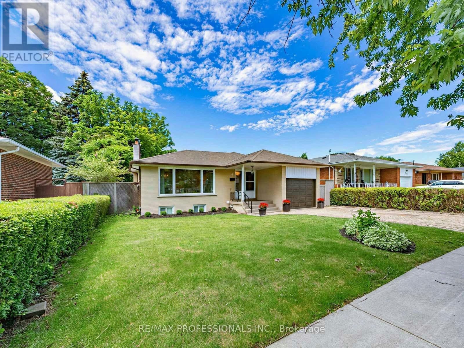 793 Netherton Crescent, Mississauga, ON, L4Y 2M5