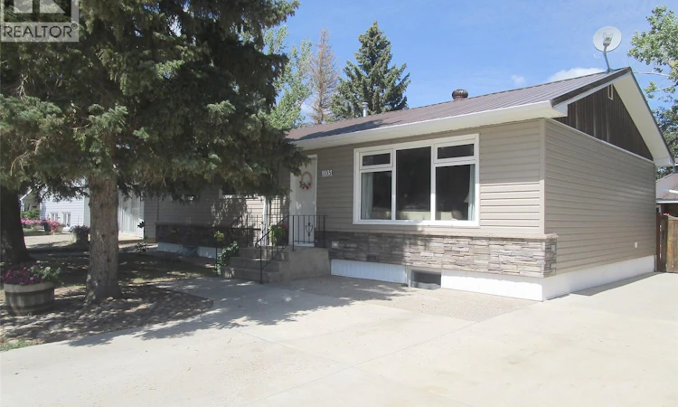 105 Assiniboia Avenue