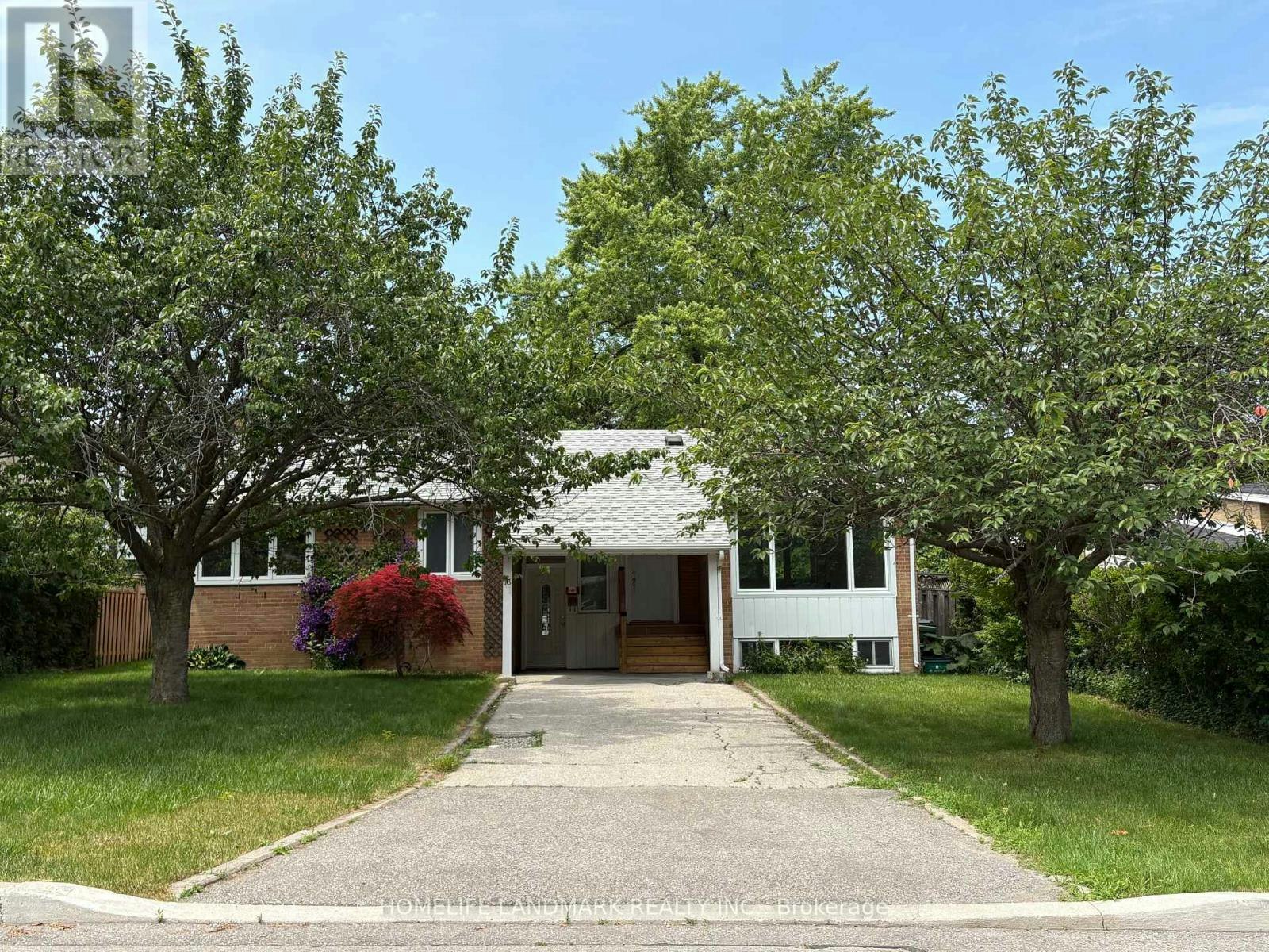 73 Berkinshaw Crescent, Toronto, ON, M3B 2T1