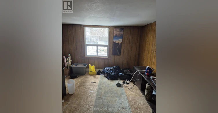326 Rhodes Avenue E, Toronto, ON, M4L 3A3 - 4