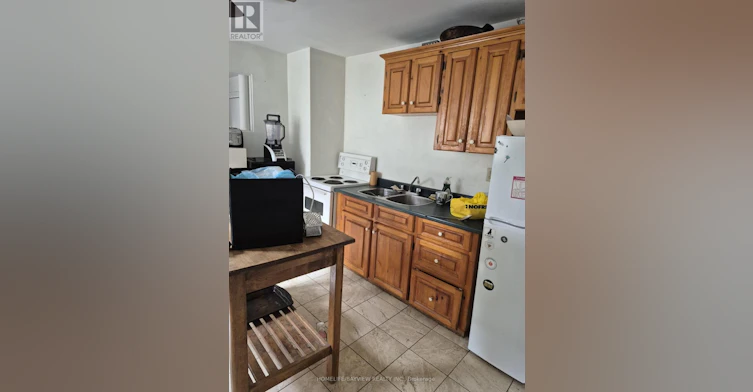 326 Rhodes Avenue E, Toronto, ON, M4L 3A3 - 5