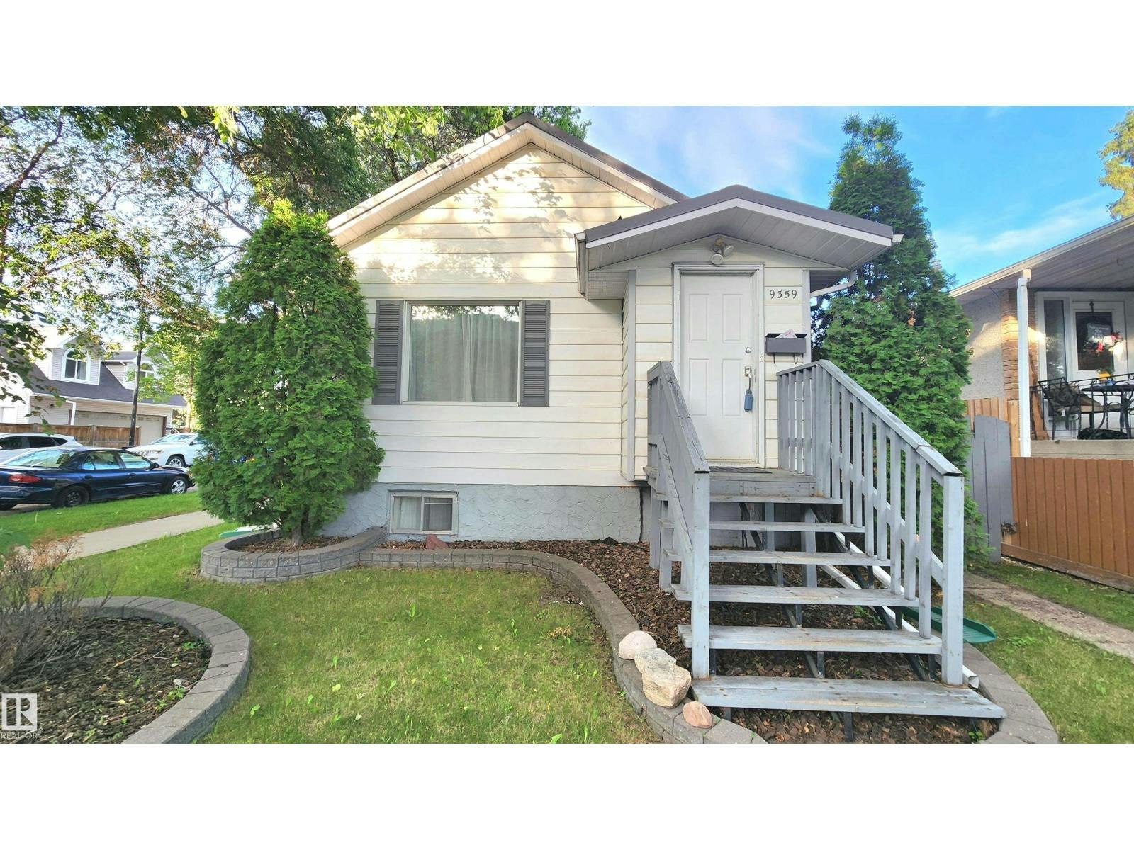 9359 92 Street NW, Edmonton, AB, T6C 3R8