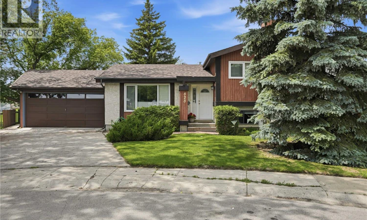 828 Seymour Crescent N