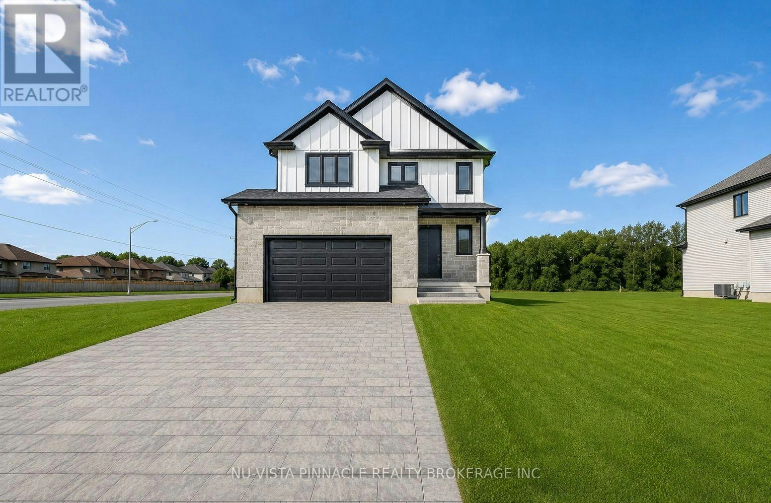 10 Woodmere Path, Komoka, ON, N0M 2A0