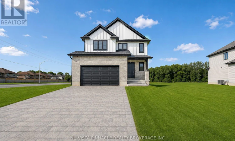 10 Woodmere Path
