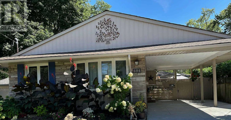 UPPER-694 Niagara Street, St. Catharines, ON, L2M 3R9