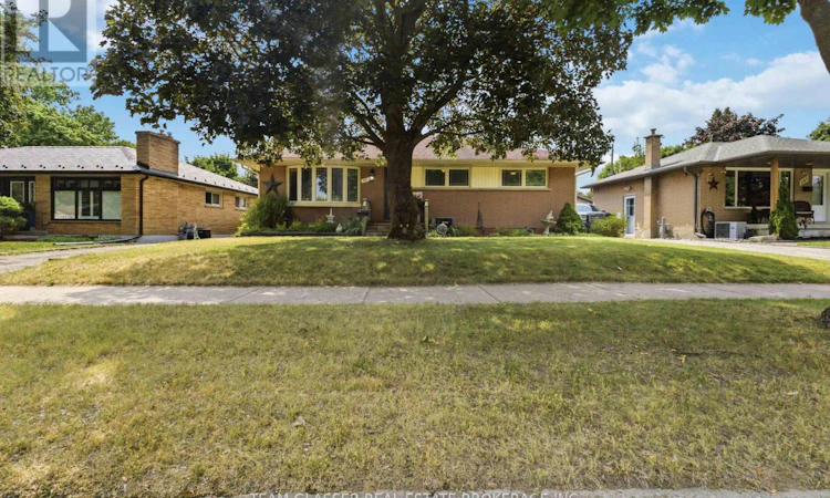 307 Tweedsmuir Avenue