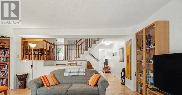 48 Dunbarton Court, Ottawa, ON, K1K 4L4 - 6
