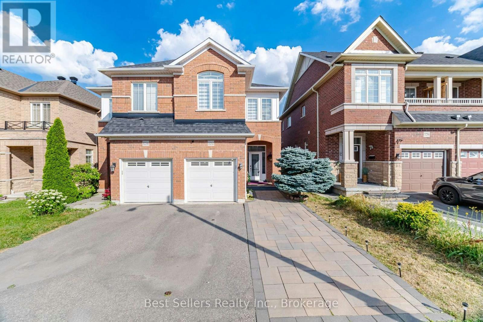 3252 Sunlight Street, Mississauga, ON, L5M 7C3
