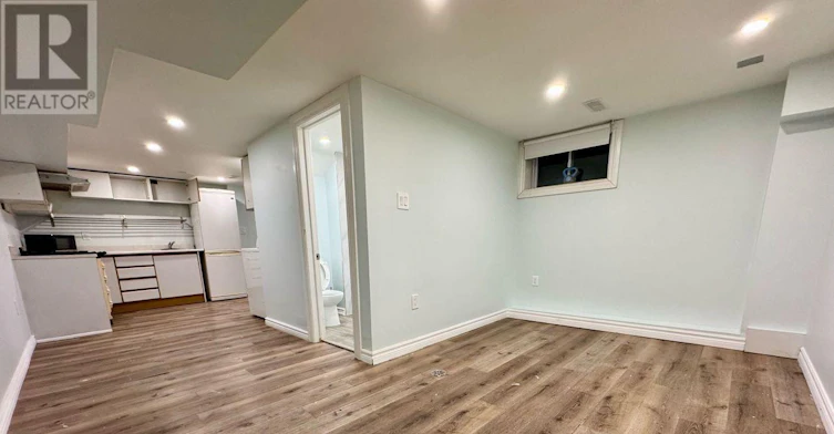 LOWER-96 Hiawatha Road, Toronto, ON, M4L 2X8