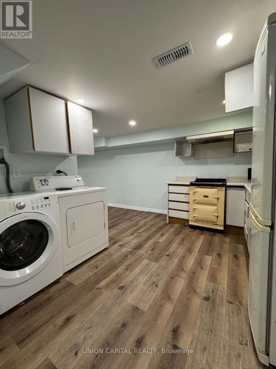 LOWER-96 Hiawatha Road, Toronto, ON, M4L 2X8 - 2