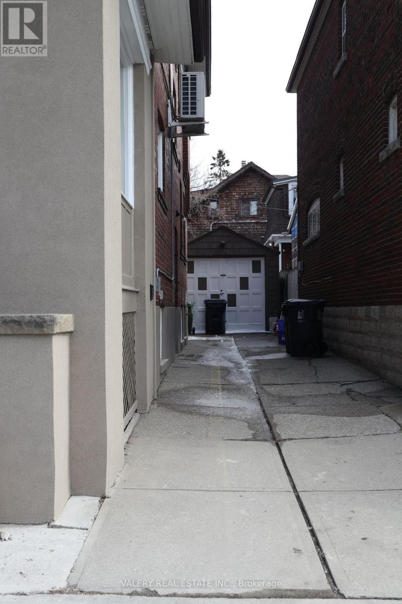 207 Oakwood Avenue, Toronto, ON, M6E 2V3 - 2