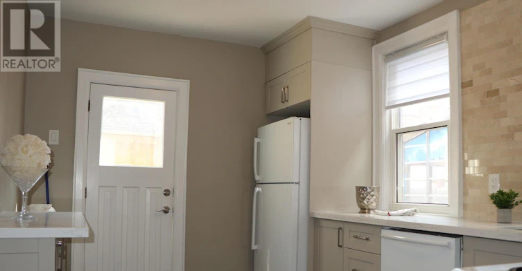 207 Oakwood Avenue, Toronto, ON, M6E 2V3 - 14