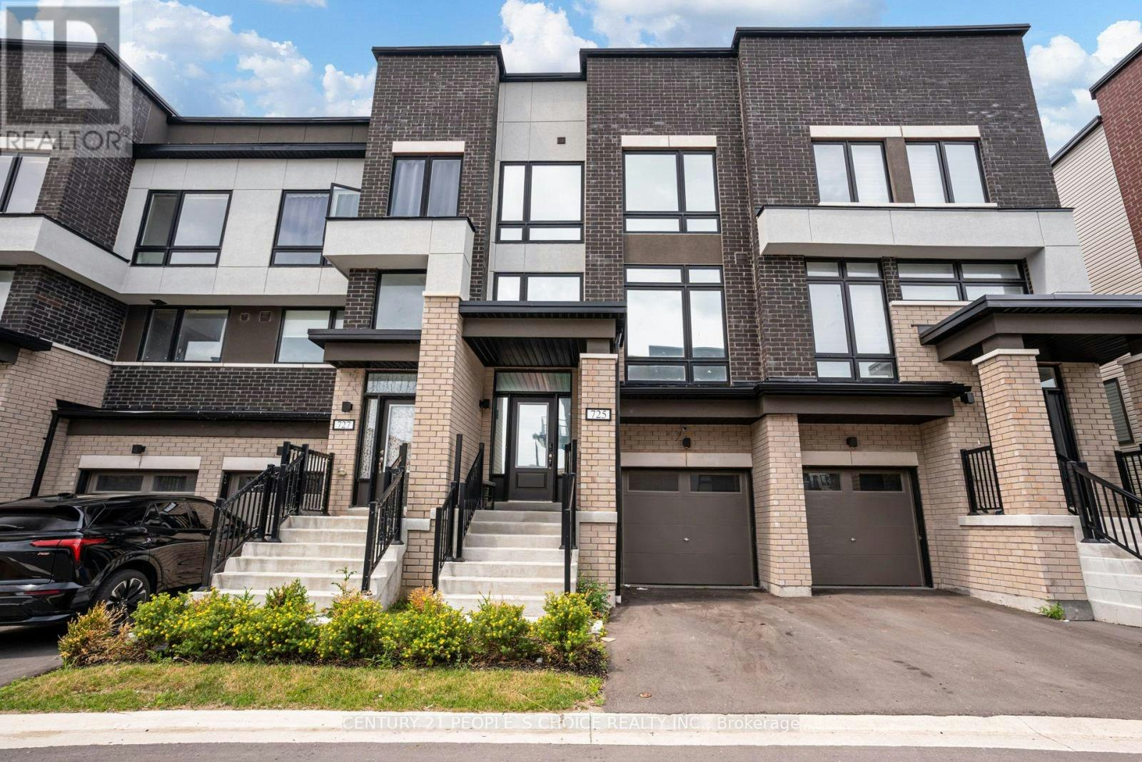 725 Heathrow Path, Oshawa, ON, L1Y 0Y7