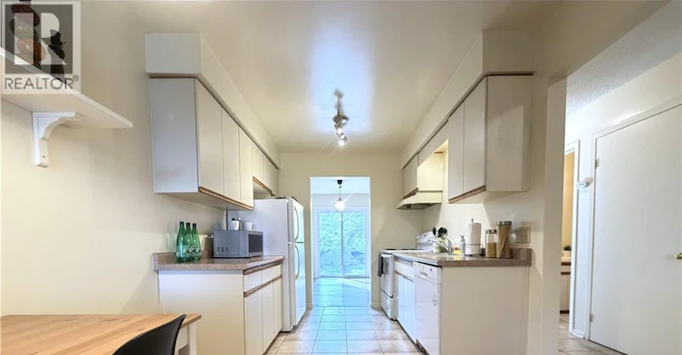4-395 Kingscourt Drive, Waterloo, ON, N2K 3R4 - 4