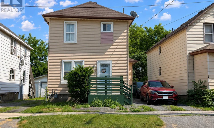 456 4th Street W