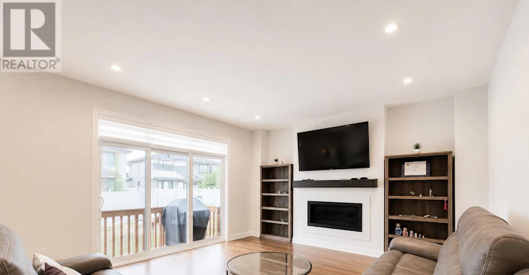 916 Ralph Hennessy Avenue, Ottawa, ON, K4M 1B2 - 6