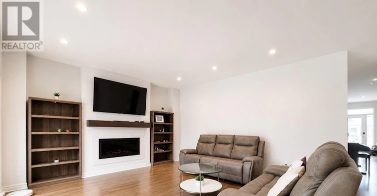 916 Ralph Hennessy Avenue, Ottawa, ON, K4M 1B2 - 7