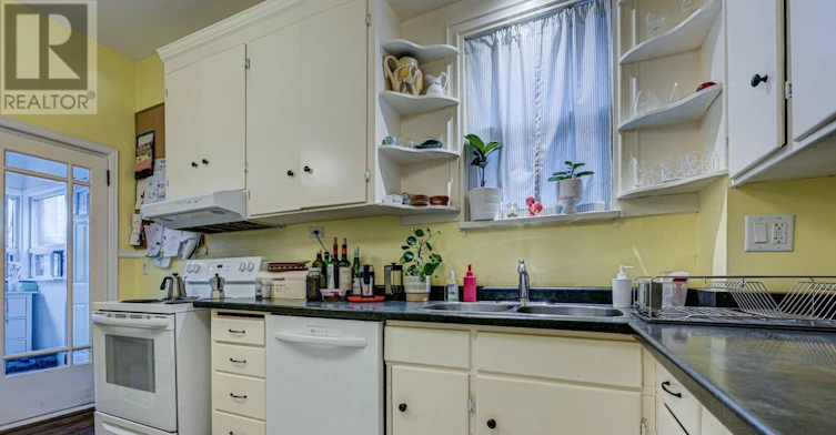MAIN FL-66 Mackenzie Crescent, Toronto, ON, M6J 1T1 - 16