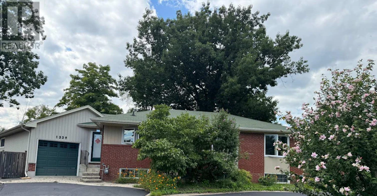 1339 Pinegrove Road, Oakville, ON, L6L 2X2