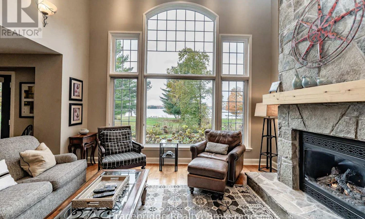 CARLING 2 W5-3876 Muskoka 118 Rd Highway W