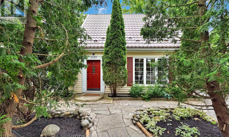 1129 Sunningdale Road E