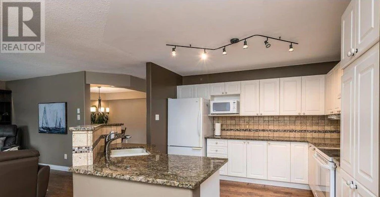11 Pepperidge Way, Ottawa, ON, K2K 3B6 - 4