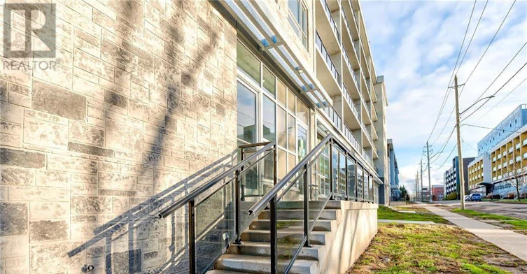 F-104-275 Larch Street, Waterloo, ON, N2L 3R2 - 3