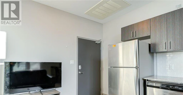 F-104-275 Larch Street, Waterloo, ON, N2L 3R2 - 12