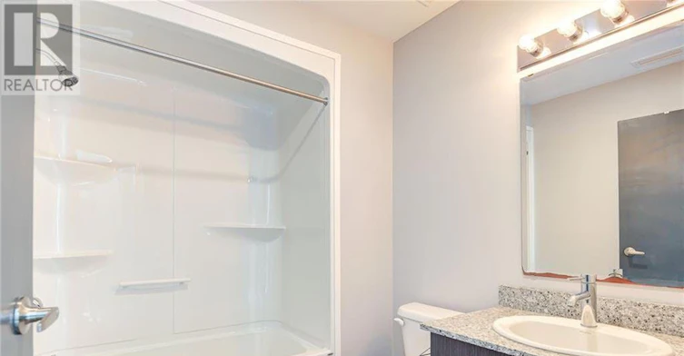 F-104-275 Larch Street, Waterloo, ON, N2L 3R2 - 4