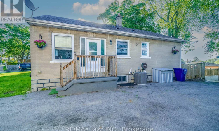 81 Wellington Avenue W