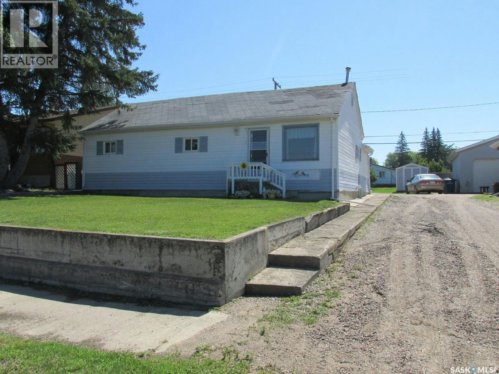 604 Railway Avenue W, Nipawin, SK, S0E 1E0